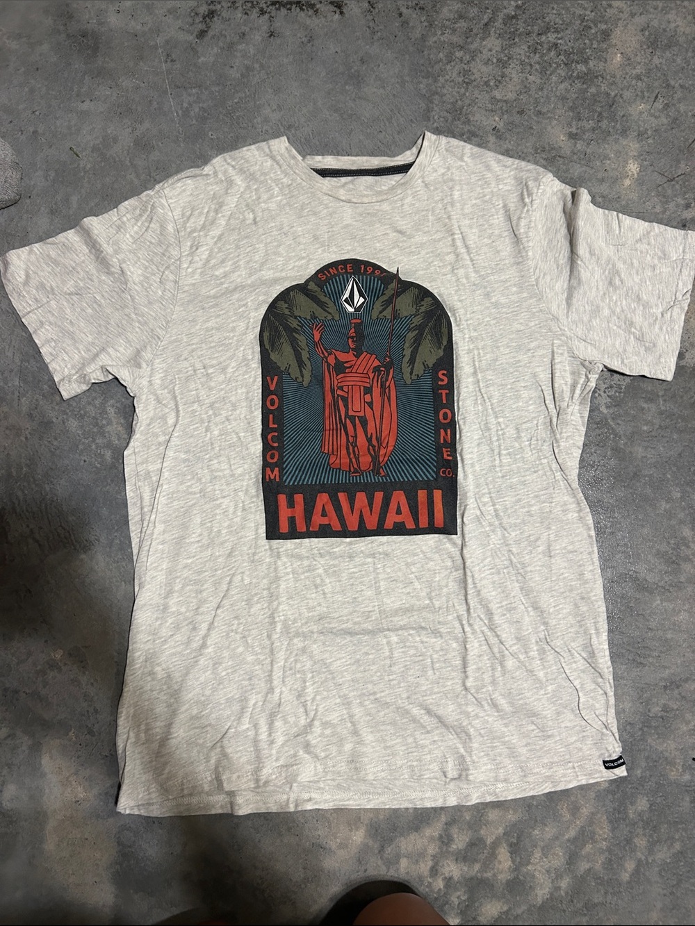 Volcom Men’s Light Gray Tee with Red Hawaii Graphic